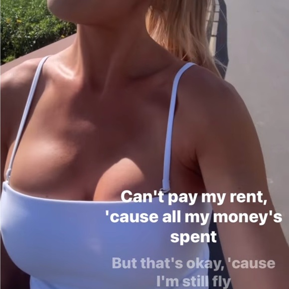 Sweater - Picture 4 of 4